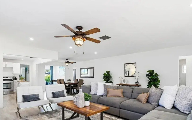 Private Heated Pool & Lovely Home