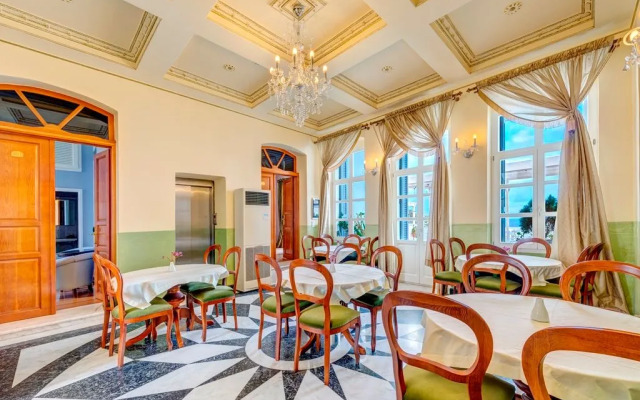 Apollonion Palace Hotel