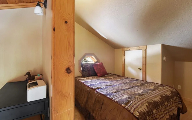 Bearfoot Lodge Near Fishing and Hiking