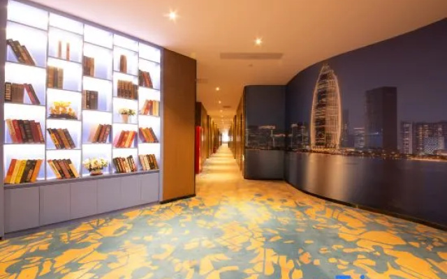Lichen Hotel (Shenzhen Bao'an Center Fanshen Subway Station)