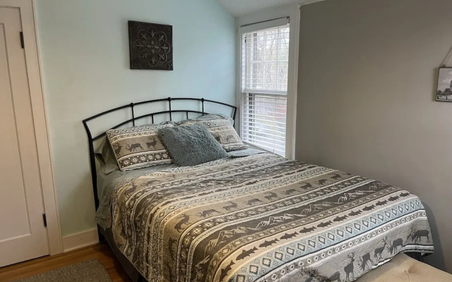 Historic Twin Tudors Inn