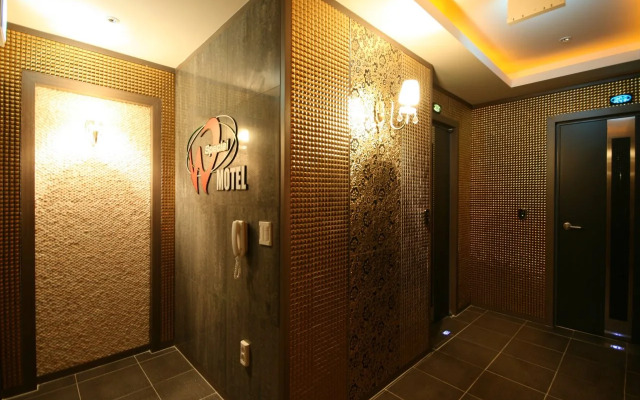 Hotel Button