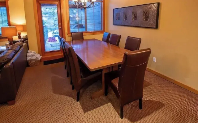 Pinnacle Ridge Chalets by Fernie Lodging