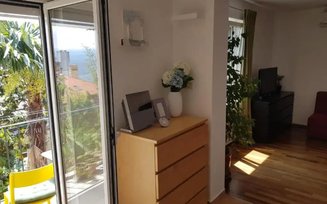 Sunny apartment 150 m from the sea