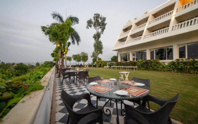 Hotel Hilltop Palace