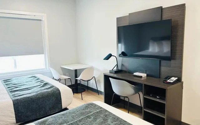 Studio 6 – Dryden, ON