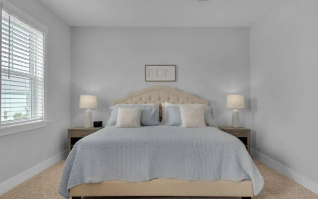 Southern Charm 4 Bedroom Home by Redawning