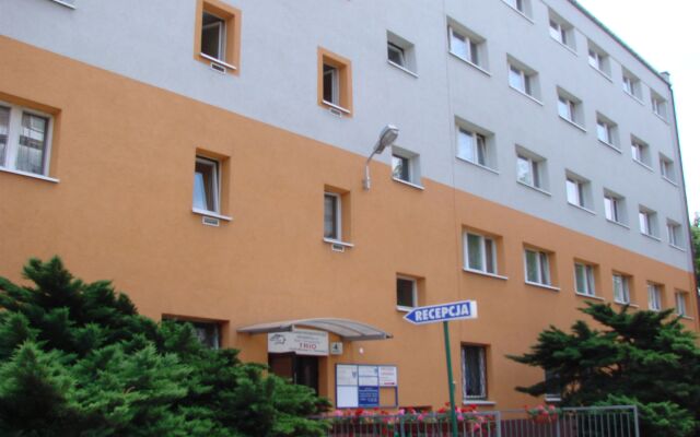 Trio Hostel Вроцлав вид на фасад