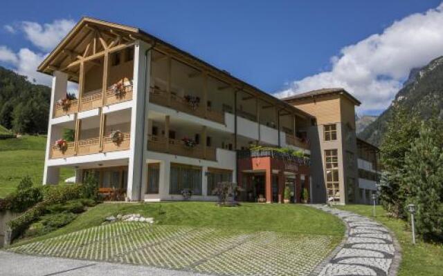 Отель Residence Ladurns Горнолыжный курорт Ортлер вид на фасад