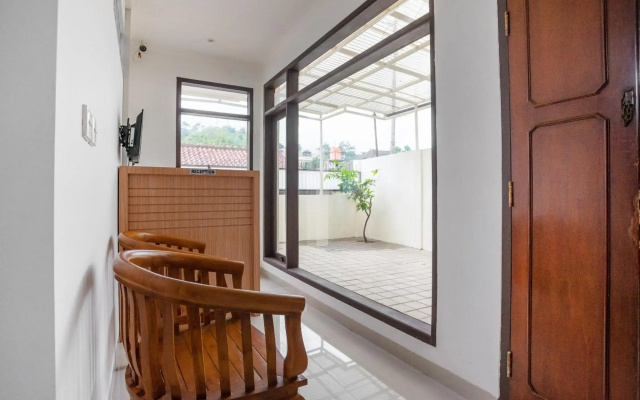 Hotel O Hegarbudhi Residence