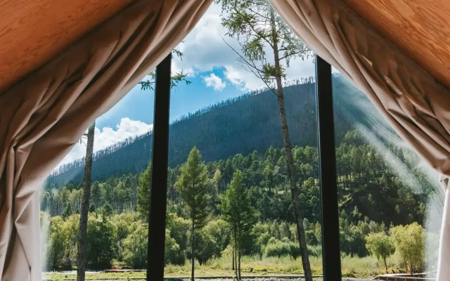 Khan Glamping Goloustnoye (Хан Глэмпинг Голоустное)