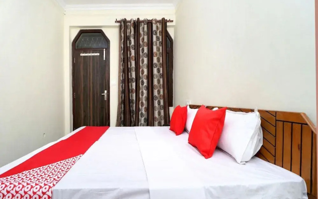 OYO 29193 Amrit Guest House