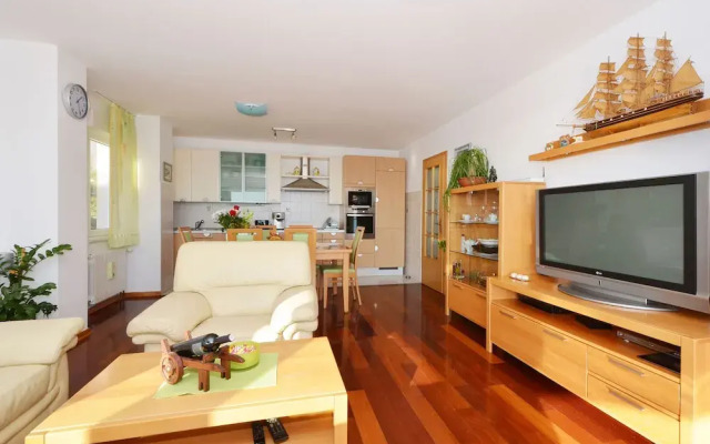 Lilly - spacious 3 bedroom apartment