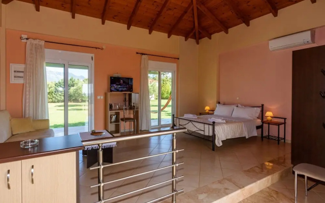Kyparissia Garden Retreat - Premium Master Suite