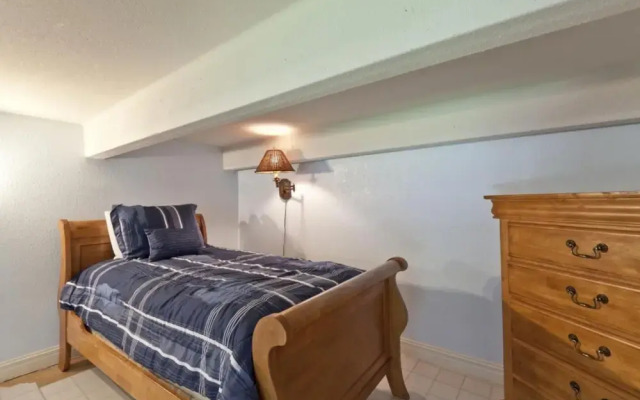 Aquarius Condominium 301