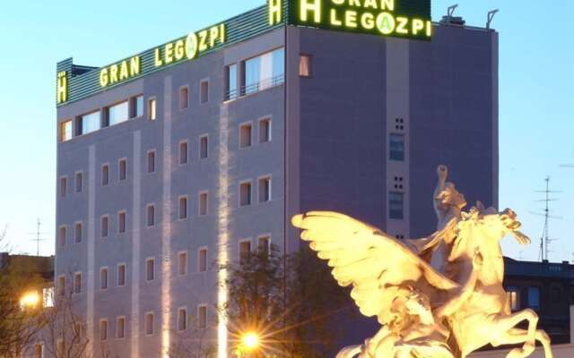 Hotel Gran Legazpi вид на фасад