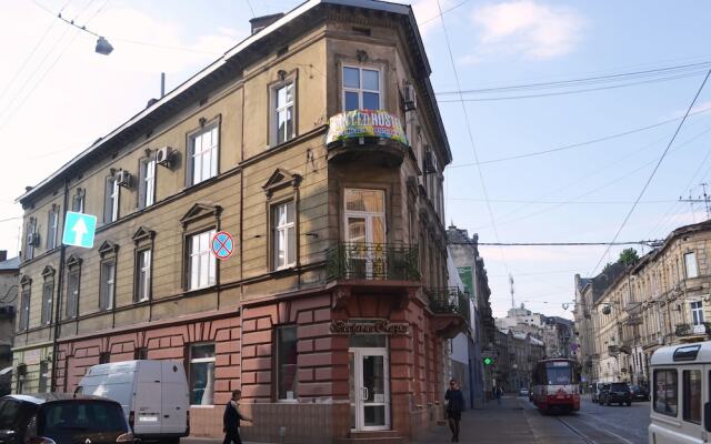Wanted Hostel вид на фасад