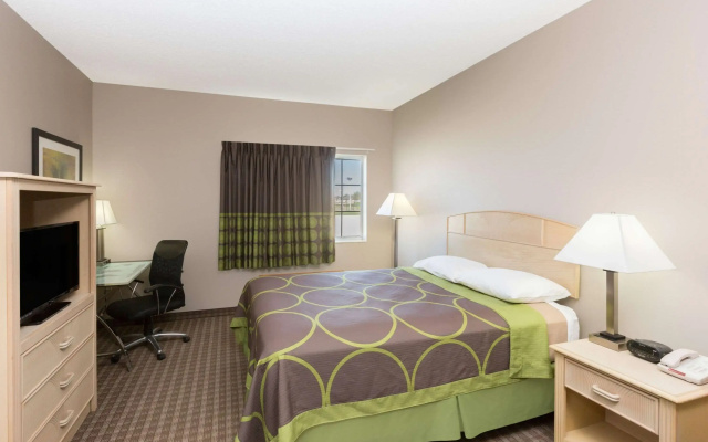 Super 8 by Wyndham Carroll/East