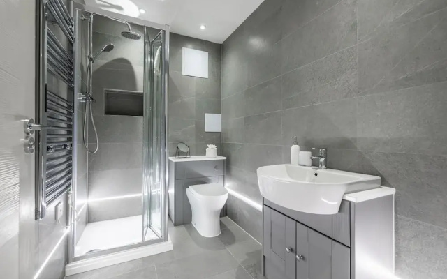 Stunning 2-bed Apartment in Camberley