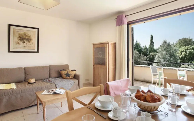 Apartment in Bonnieux Near Lavender Fields