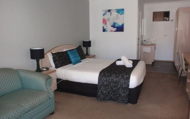 Capricorn Motor Inn