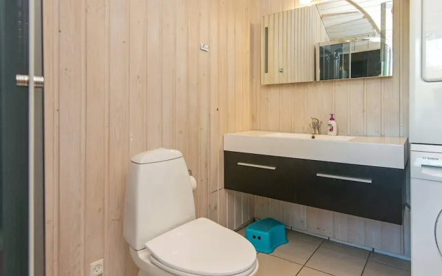 Bright Holiday Home in Glesborg near Beach
