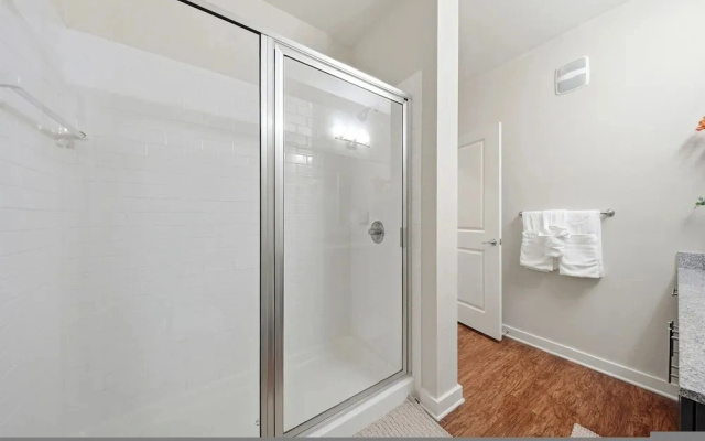 Modern 2BR w Pool Pet-friendly Unit 21