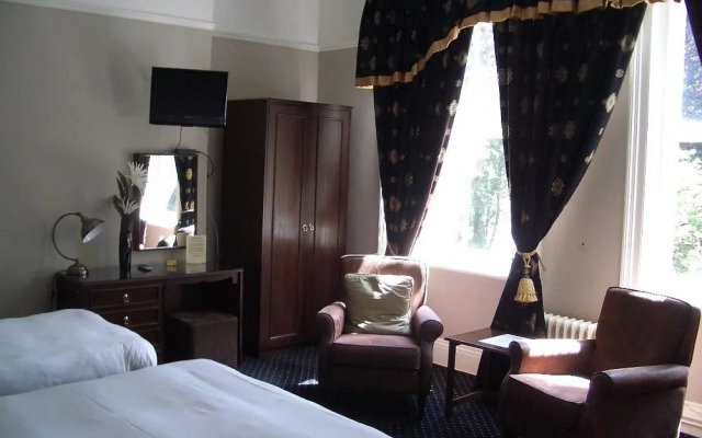Wood Lodge Hotel