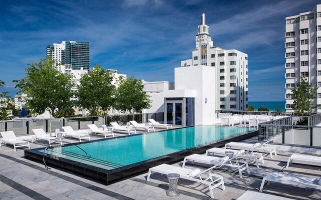 Отель Gale South Beach, Curio Collection by Hilton бассейн