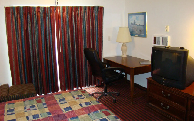 Rodeway Inn & Suites