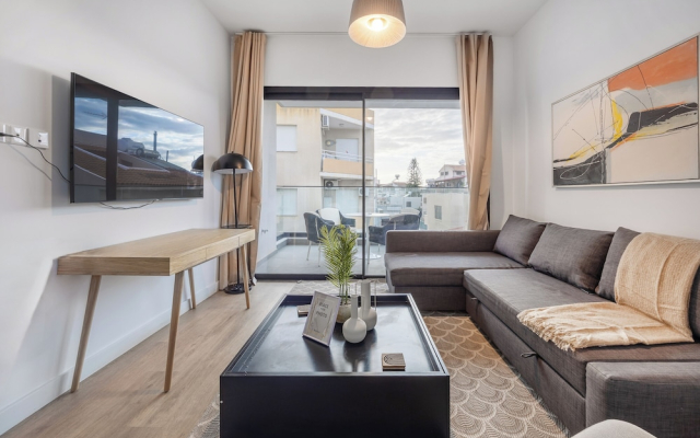 203 Piliou - City Views & Rooftop Pool Access