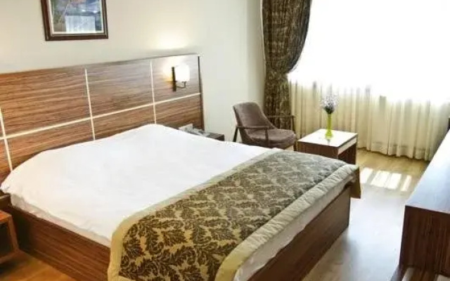 Petek Hotel