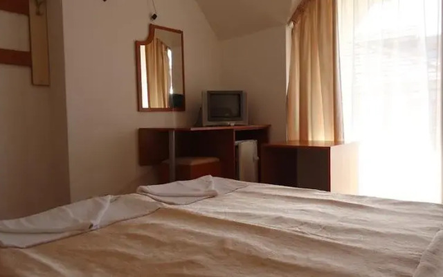 White Rose Family Hotel