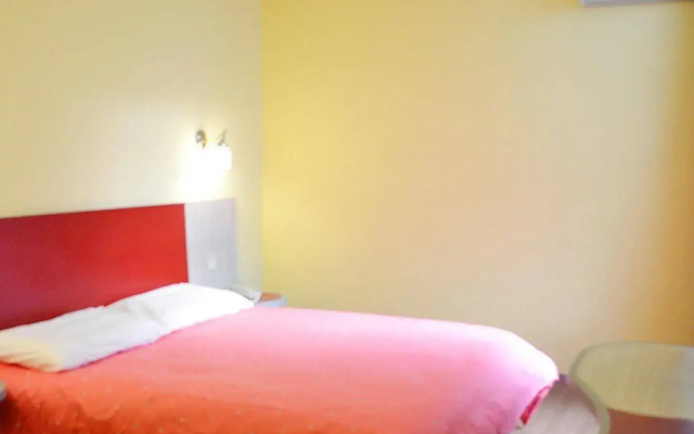 Home Inn Wujiang Shengze Wealth Center