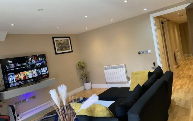 Charming 2-bed Apartment in Kingston Upon Thames