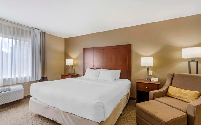 Comfort Inn & Suites East Moline near I-80