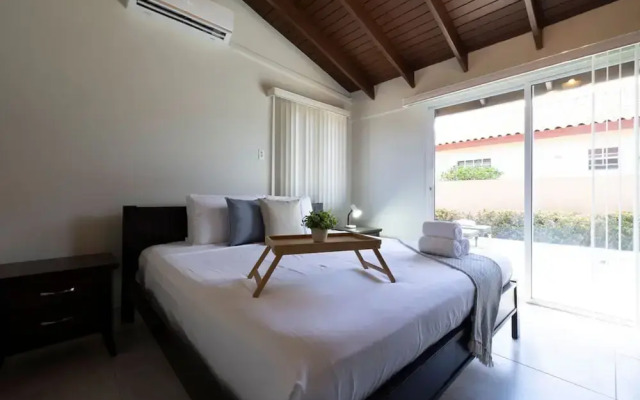 Cozy 1br1ba w Private Pool Patio Close 2 Beach
