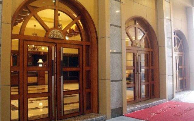 Yihao Hotel вид на фасад