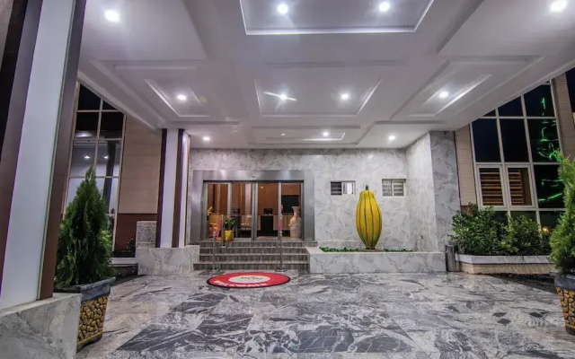 Bon Hotel Royal Parklane