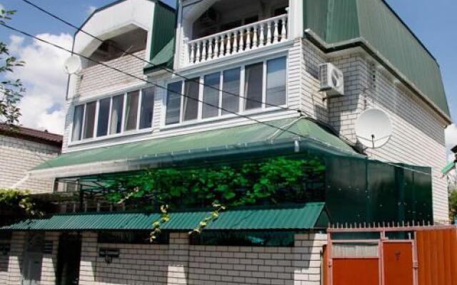 Гостиница Guest house KTO в Анапе отзывы, цены и фото номеров - забронировать гостиницу Guest house KTO онлайн Анапа вид на фасад