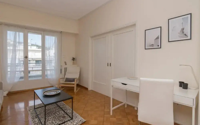 Phaedrus Living: City Center Flat Michalakopoulou