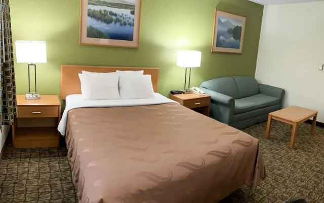 Hudson Inn & Suites