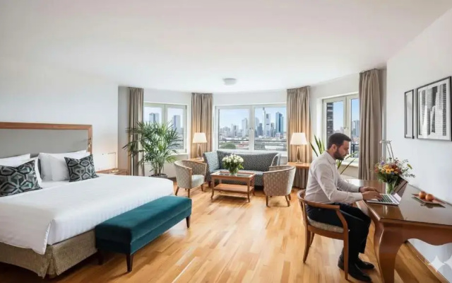 Main Plaza Suite Tower