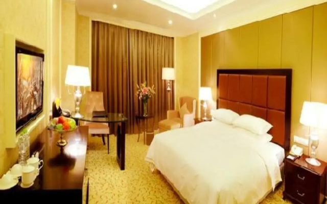 Homeinn Selected Hotel (Dandong Railway Station Post and Telecommunications Building)
