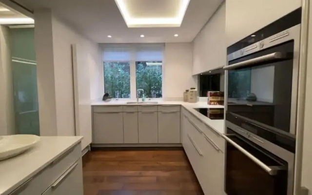 Two Bedroom Flat in Belgravia