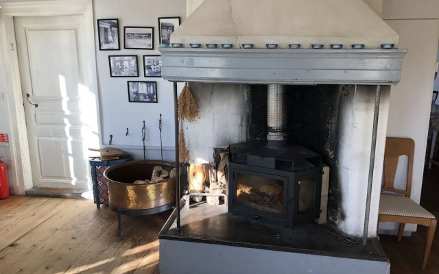 Frägsta Hälsingegård B&B