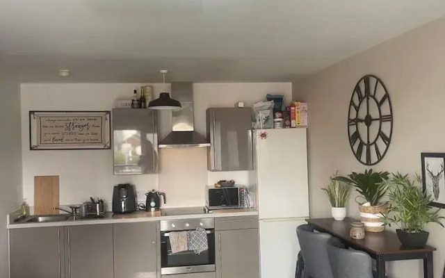 Apartment Sleeps 4 With Free Parking