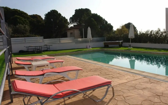 Scenic Villa in Palau Saverdera With Private Swimming Pool