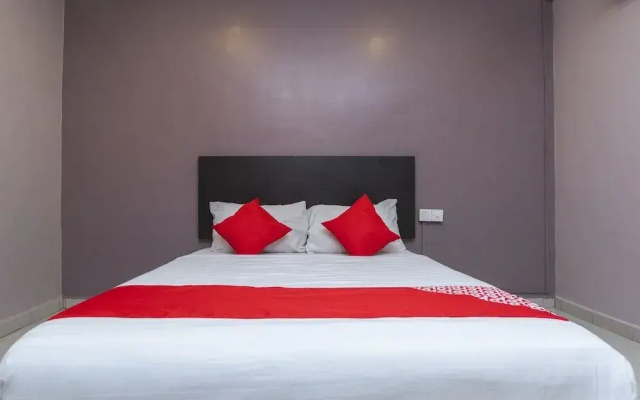 OYO 44027 Golden Horse Hotel