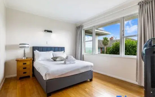Serene 2BR Home in Meadowbank by Zodiak Stays